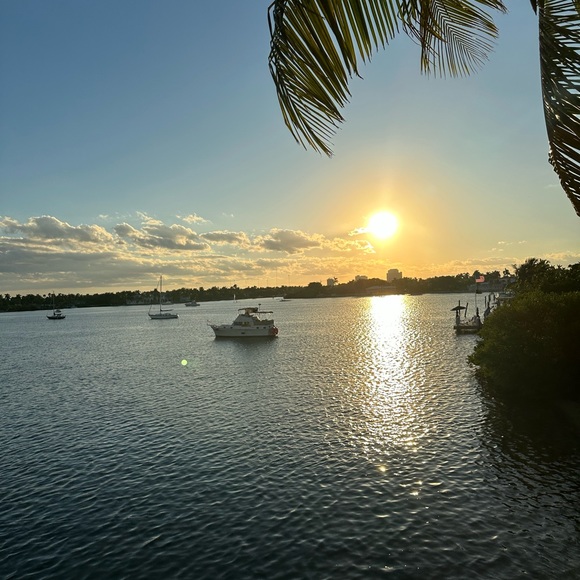 HI GUYS IM POTIT I USED POSH SIDEKICK TO SHARE MY CLOSET USED MY  REFERRAL CODE - Picture 14 of 16